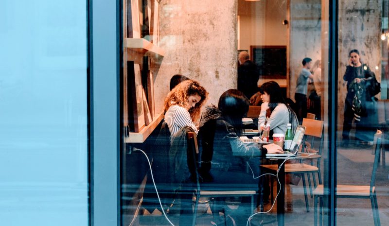 Compartilhamento de espaço de trabalho conecta pessoas e experiências
