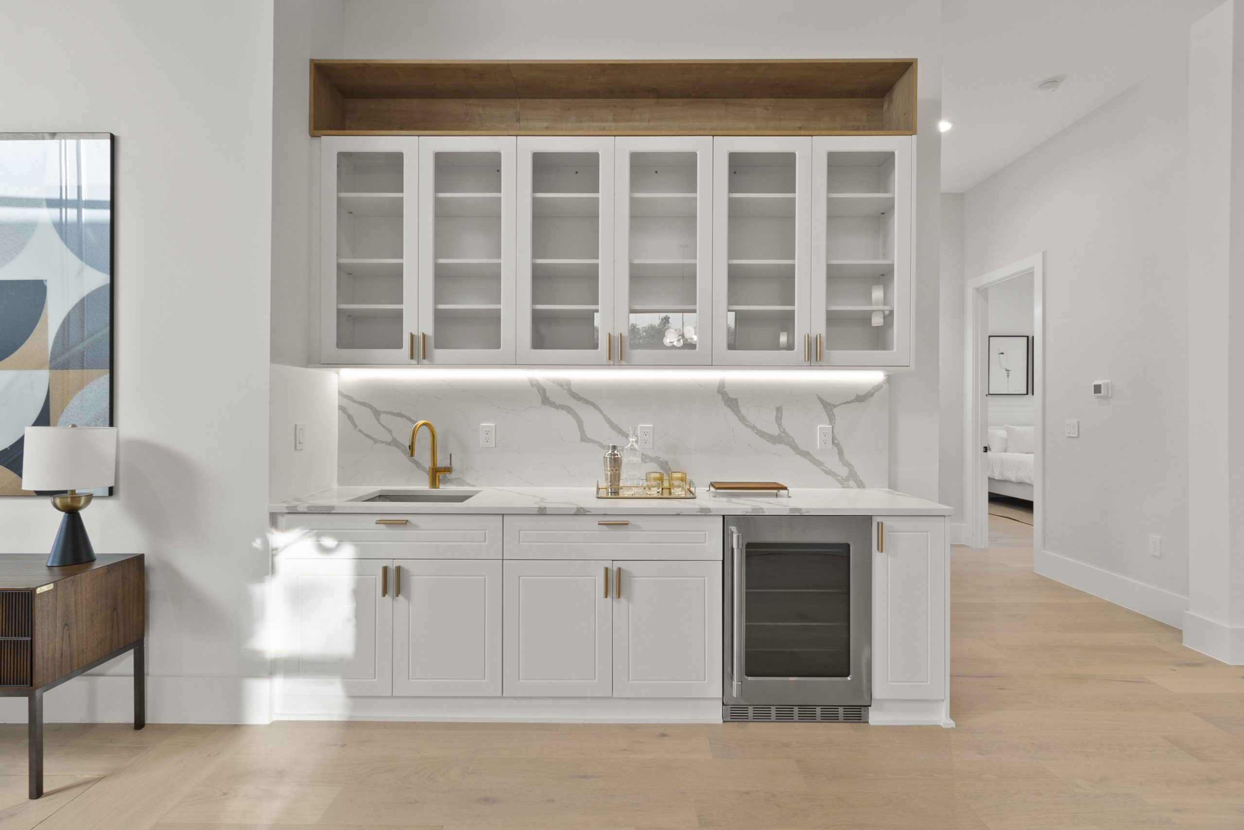 Adega - Bar em casa norte americana de alto padrão, construção de luxo. armário de cozinha planejado