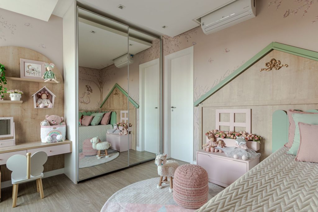 quarto de bebê menina rosa com verde