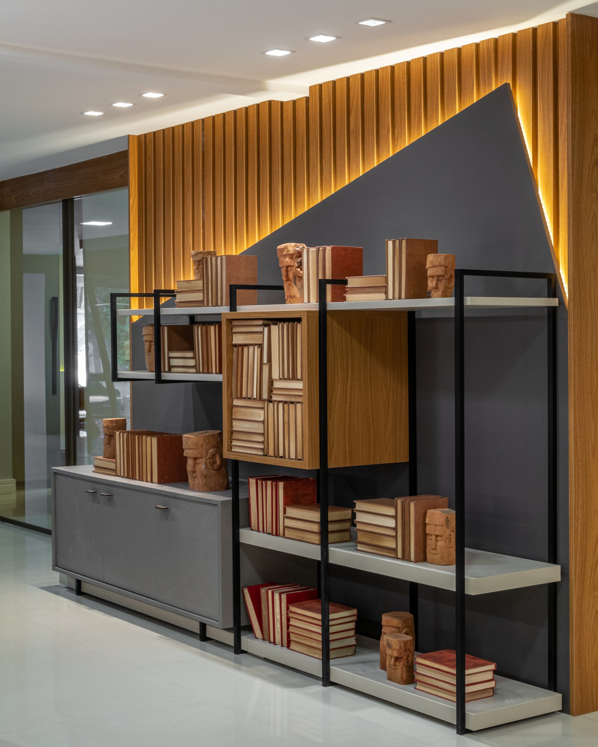 estante de livros industrial painel ripado