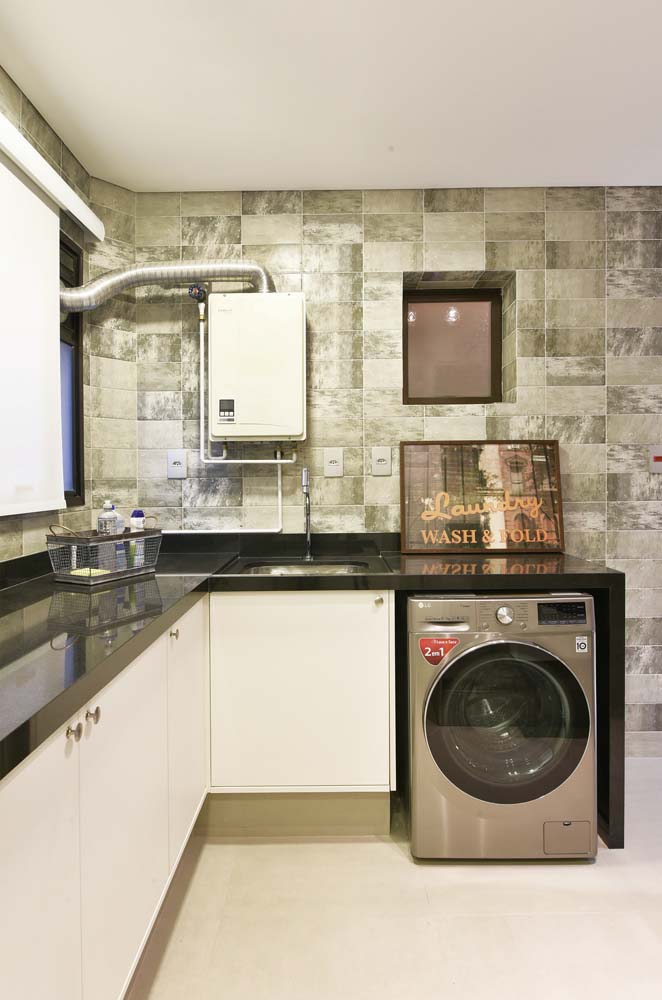 lavanderia integrada com painel divisório | área de serviço planejada