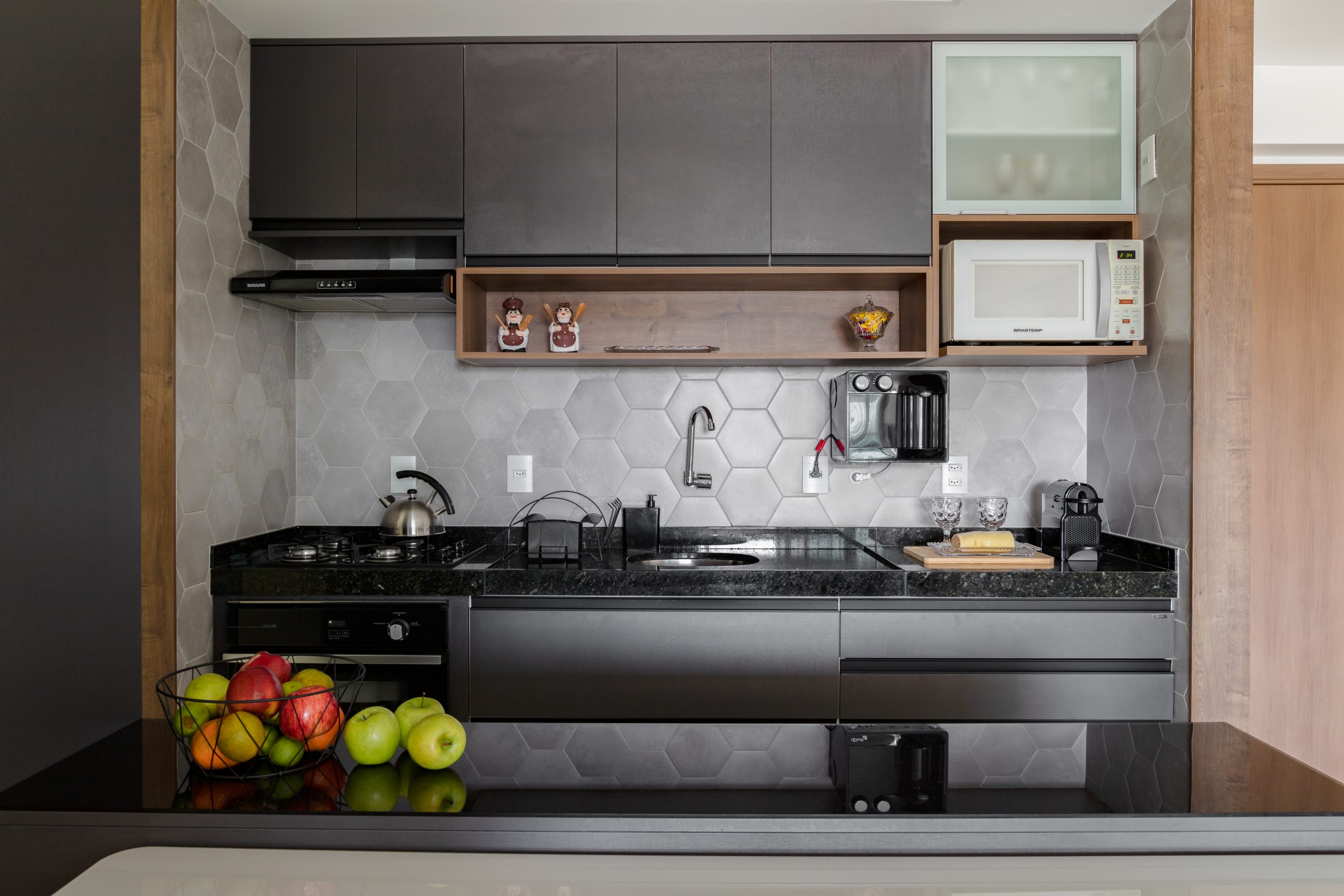 Cozinha compacta com móveis planejados exclusivos personalizados