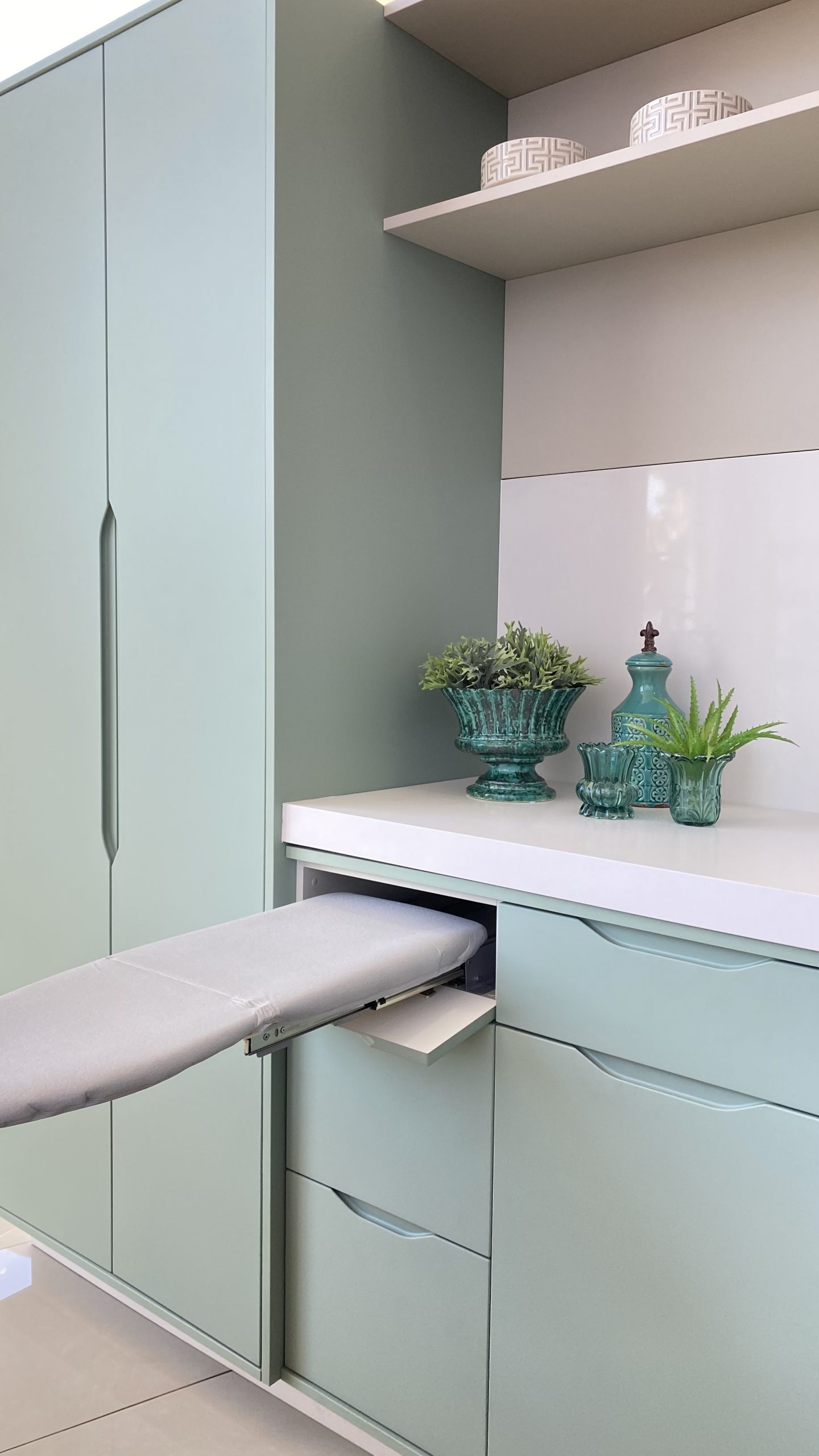 tábua de passar lavanderia pequena planejada