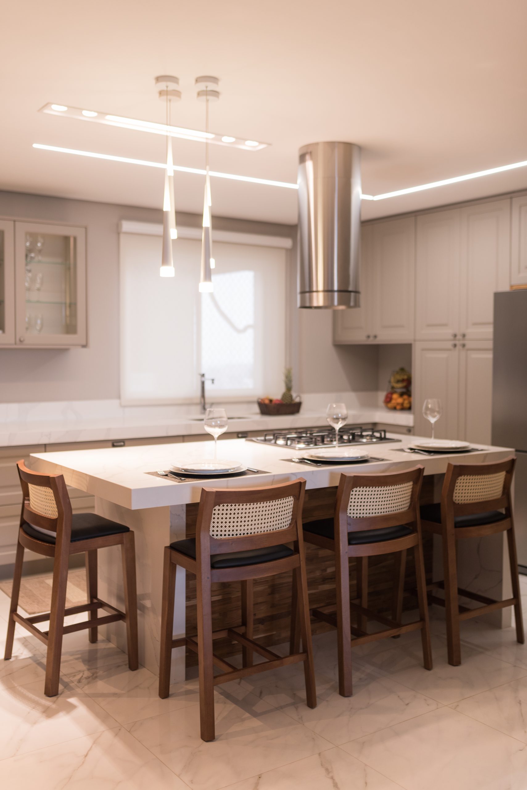 cozinha provençal com iluminação de LED