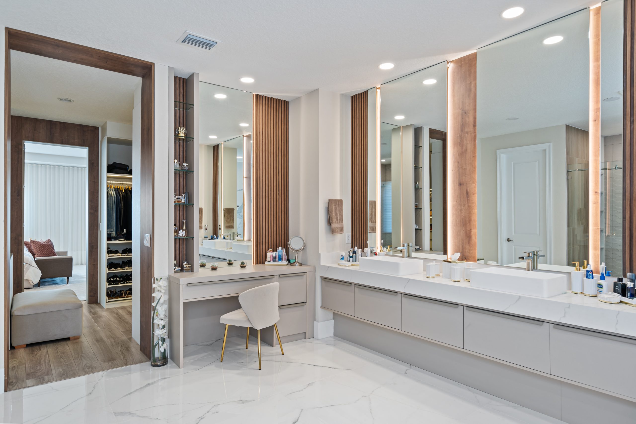 banheiro de luxo suite master com camarim