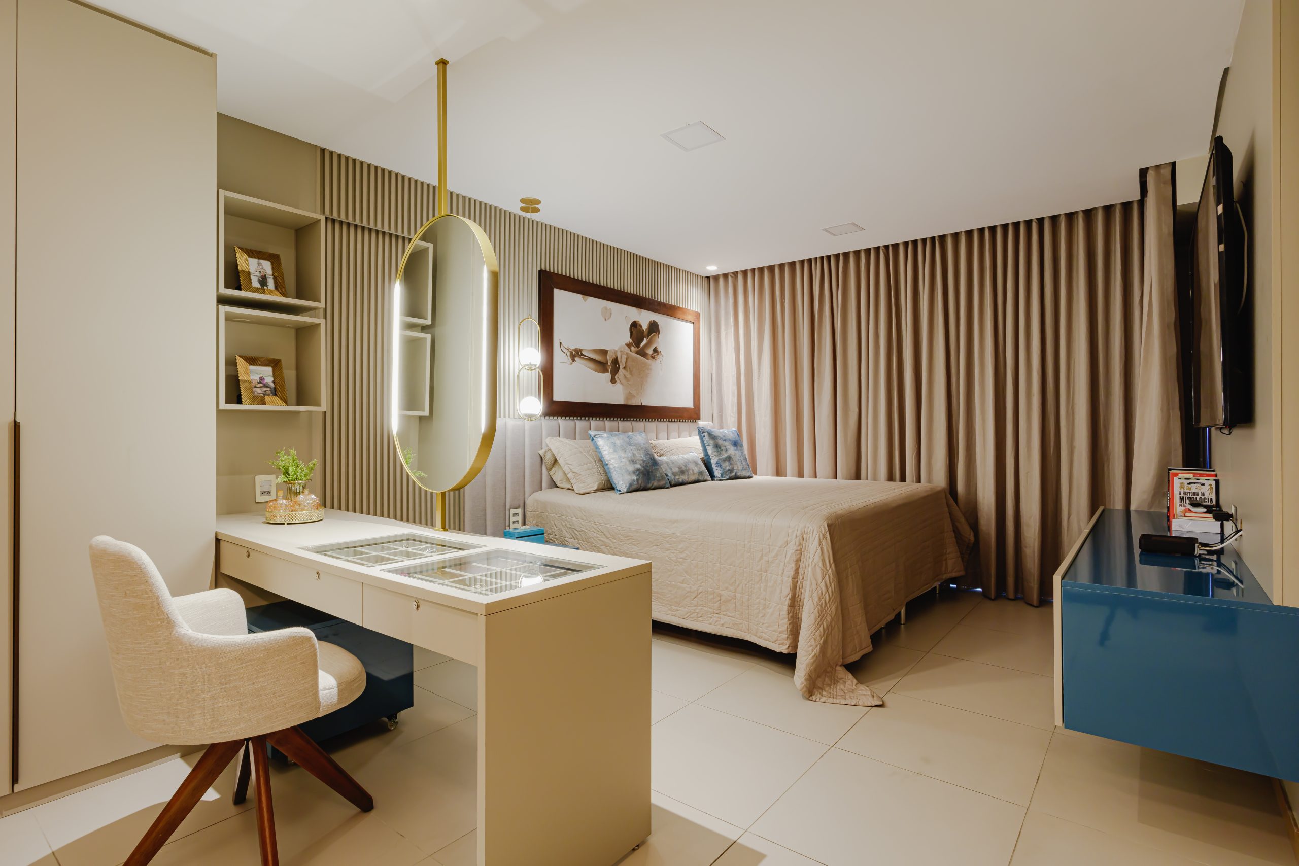 suite master planejada com closet e camarim