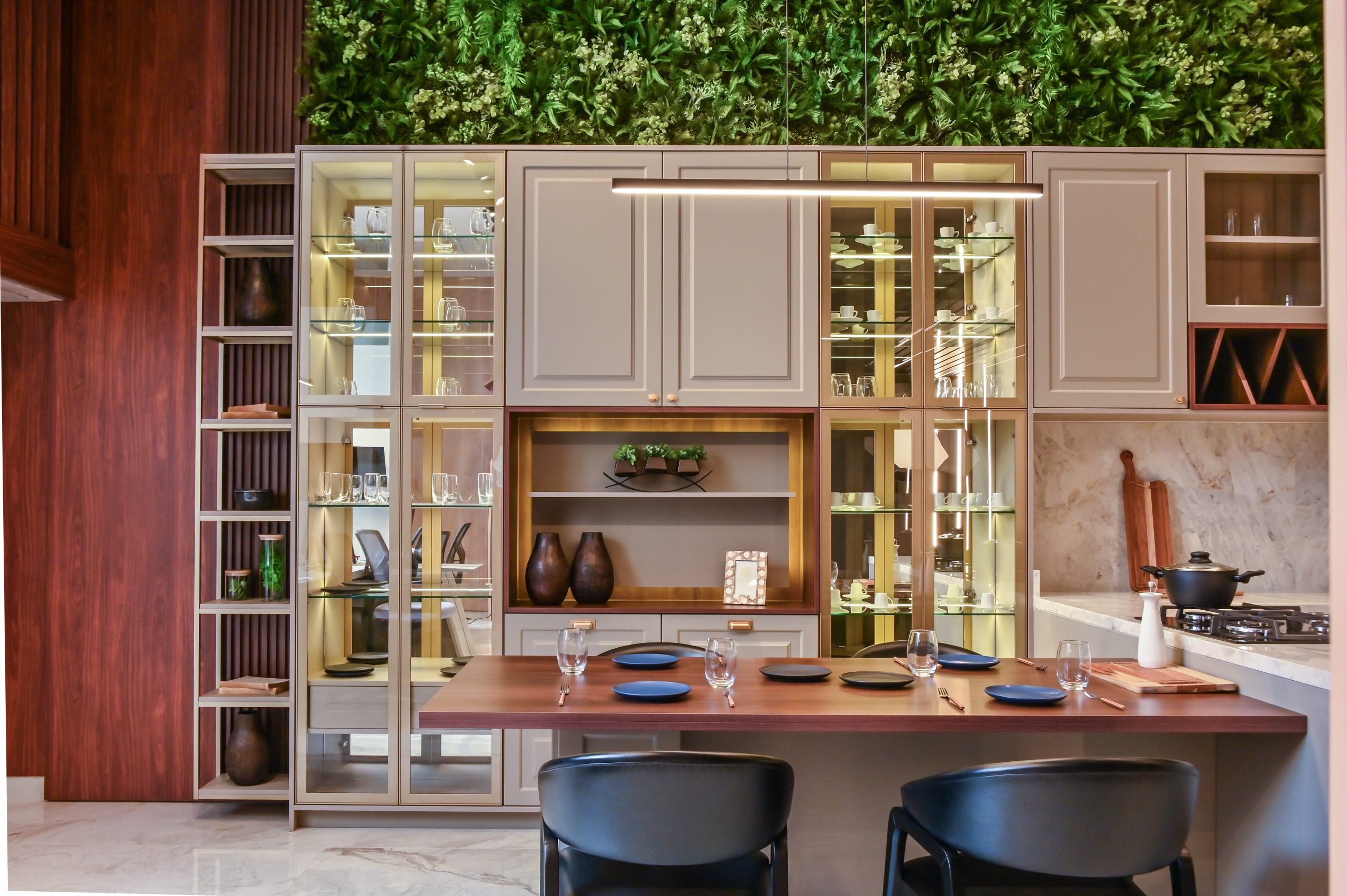 Cozinha com cristaleira planejada