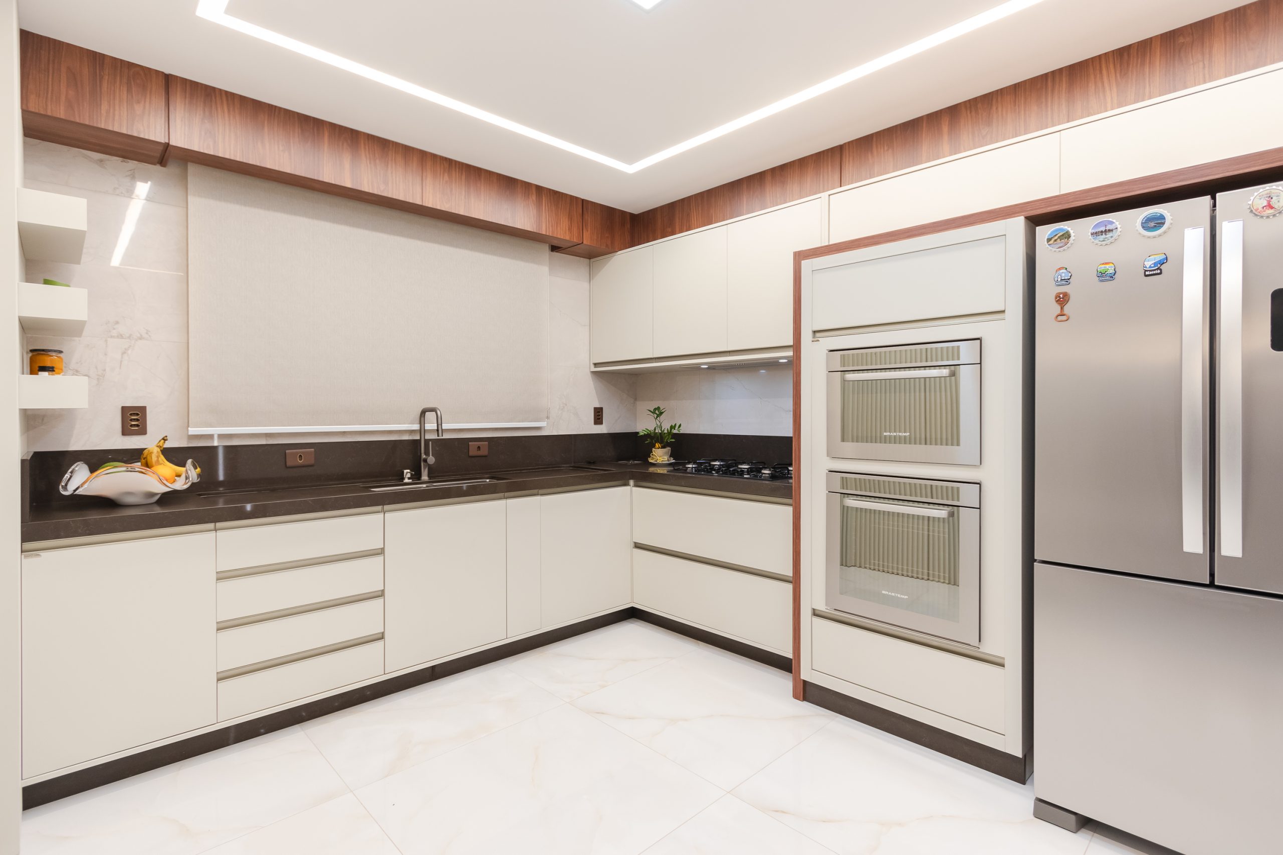 cozinha minimalista. Cozinha de canto planejada