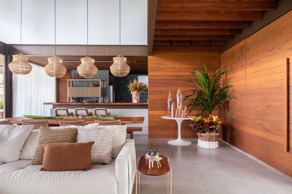 Decoração de casa de praia, em Maragogi - Estilo rústico chic - sala integrada ao gourmet e cozinha