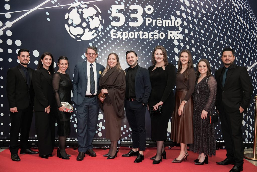 Destaque Prêmio Exportação RS, promovido pela ADVB-RS, Finger Ambientes Personalizados recebe o troféu pelo quarto ano consecutivo.