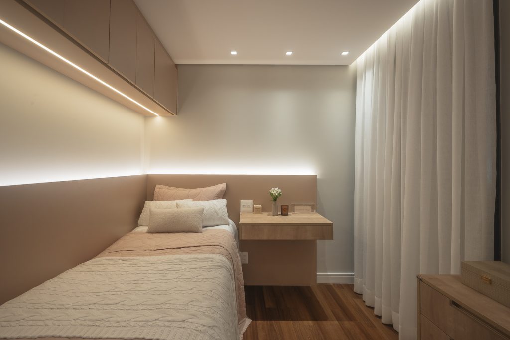 dormitório jovem tom pêssego quarto feminino planejado cama solteiro