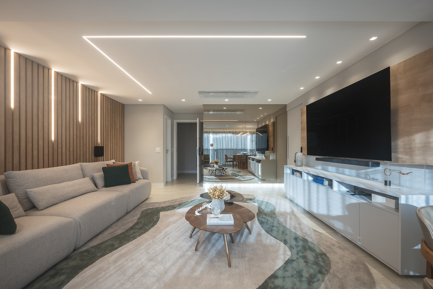 Living integrado - ambientes personalizados de alto padrão, com ripado e iluminação - adega integrada