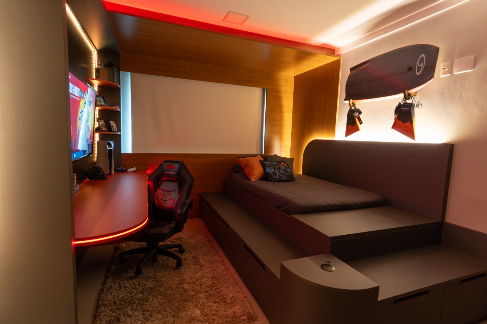 Quarto Adolescente Gamer com iluminação RGB