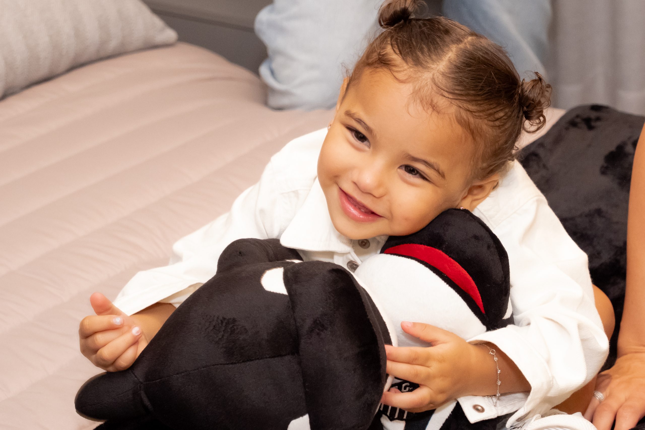 Mavie, Filha do Neymar Jr conhecendo o quarto do papai no CT Rei Pelé