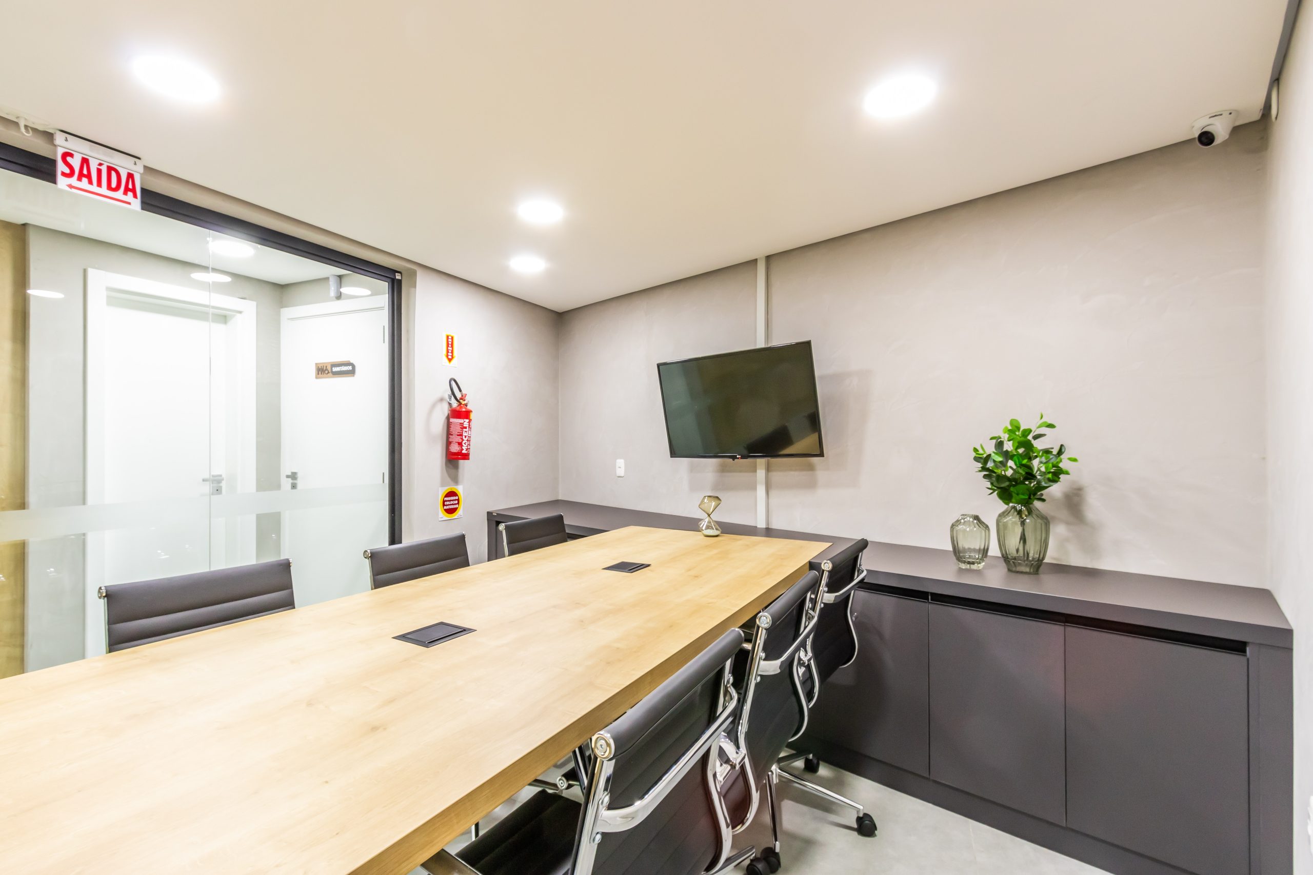 Escritório Corporativo - Office - Banco Cooperativa - Móveis Planejados - Ambientes Personalizados de Alto Padrão - Sala de Reunião