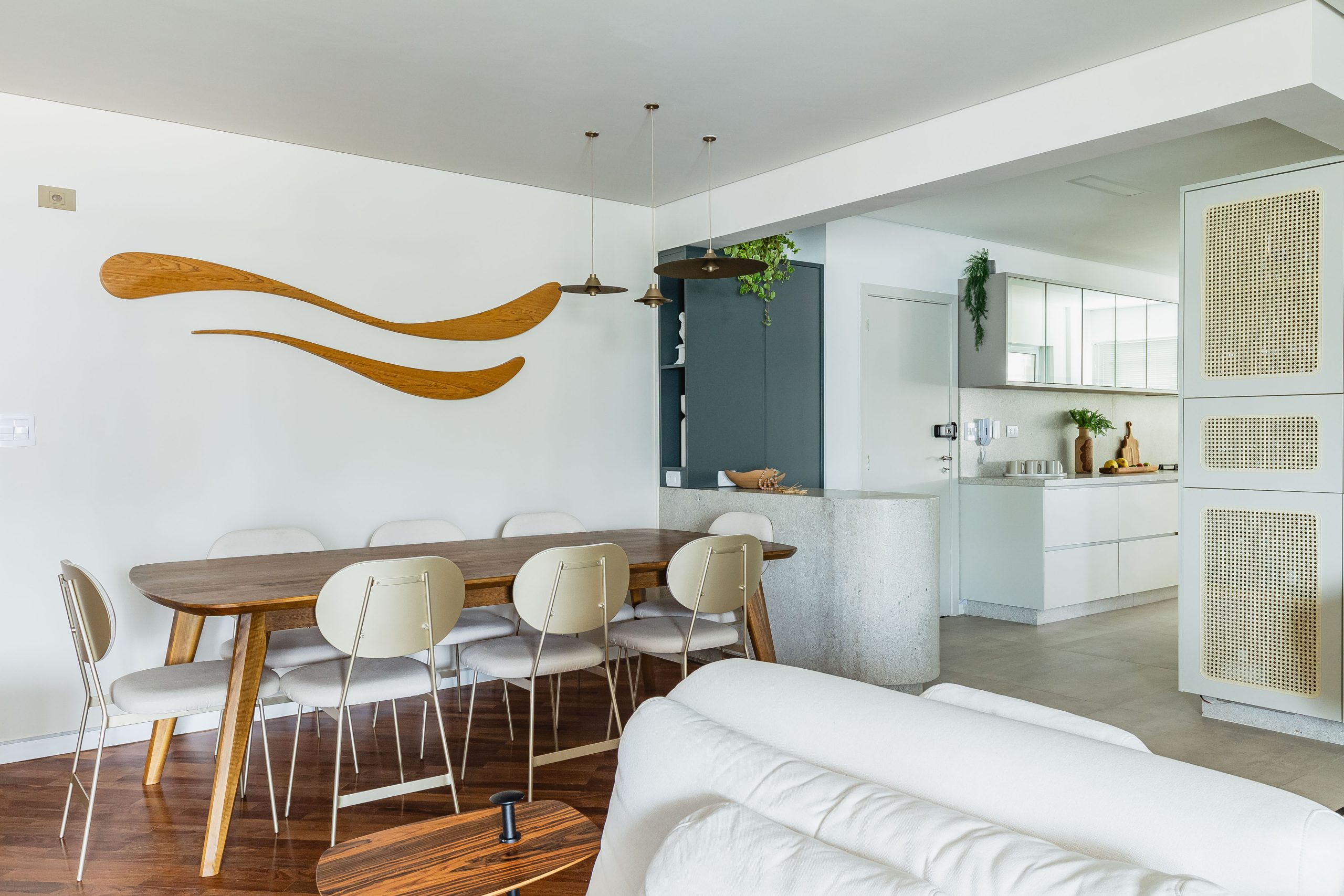 Cozinha Azul com Off White - Detalhe que faz a diferença na bancada de refeições