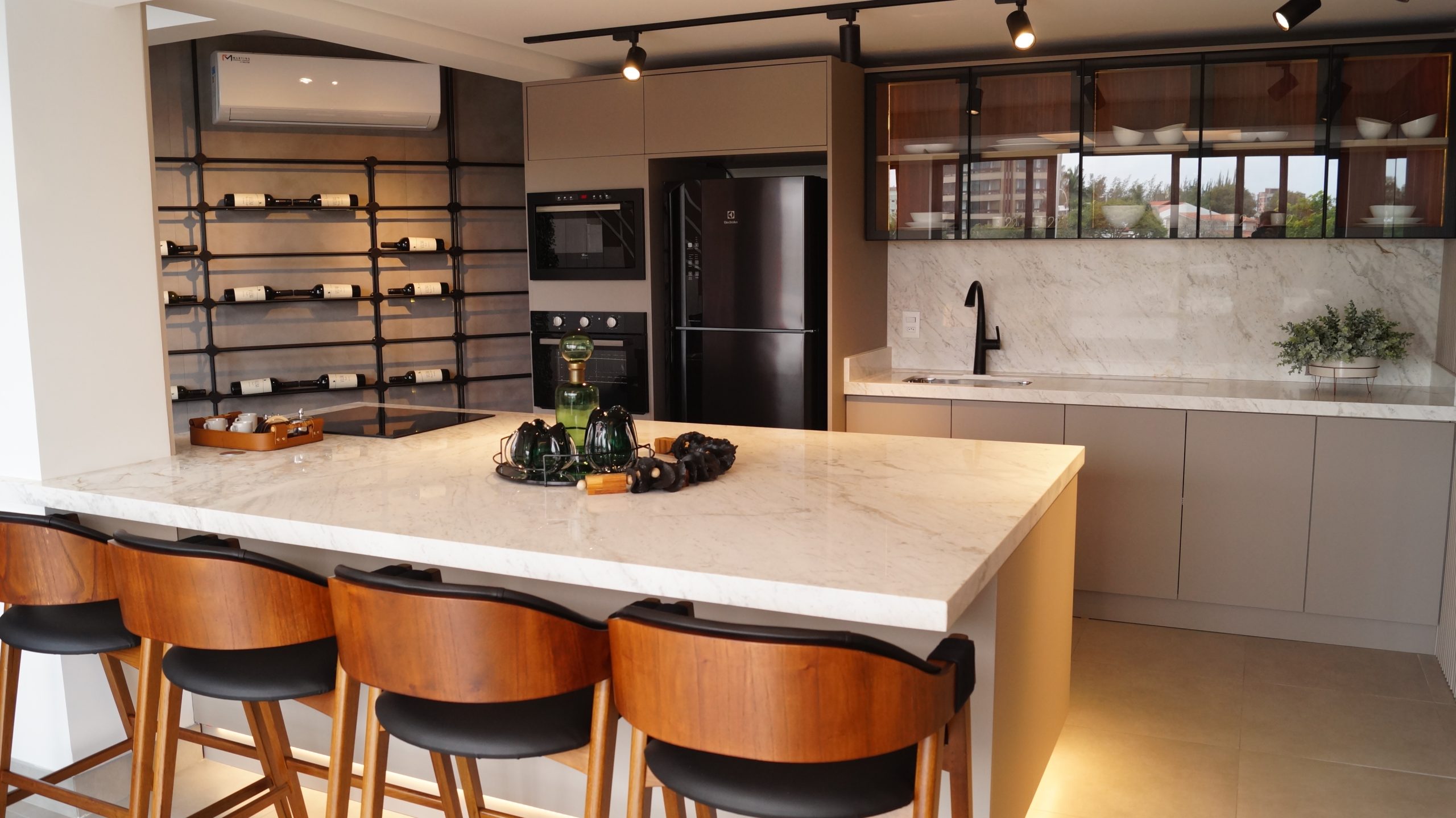 daiane casagranda - cozinha do showroom finger torres