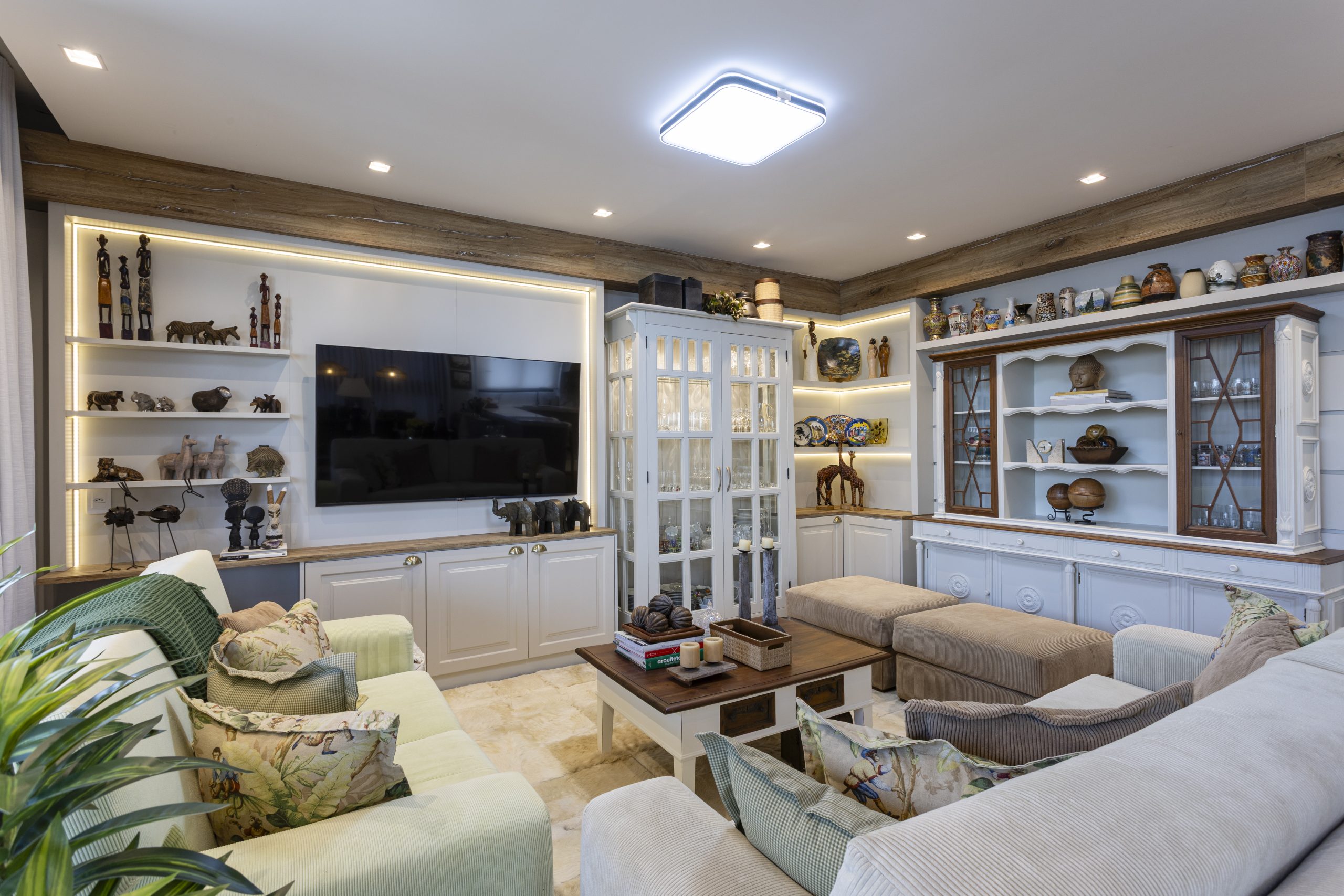 Sala de estar - living com móveis vintage - decoração afetiva - um lar que mistura o vintage com o contemporâneo