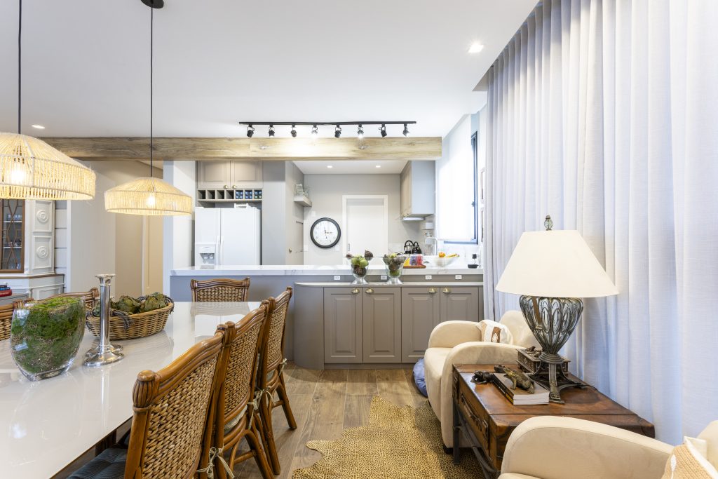 Móveis sustentáveis - Cozinha integrada com - living com móveis vintage - decoração afetiva - um lar que mistura o vintage com o contemporâneo