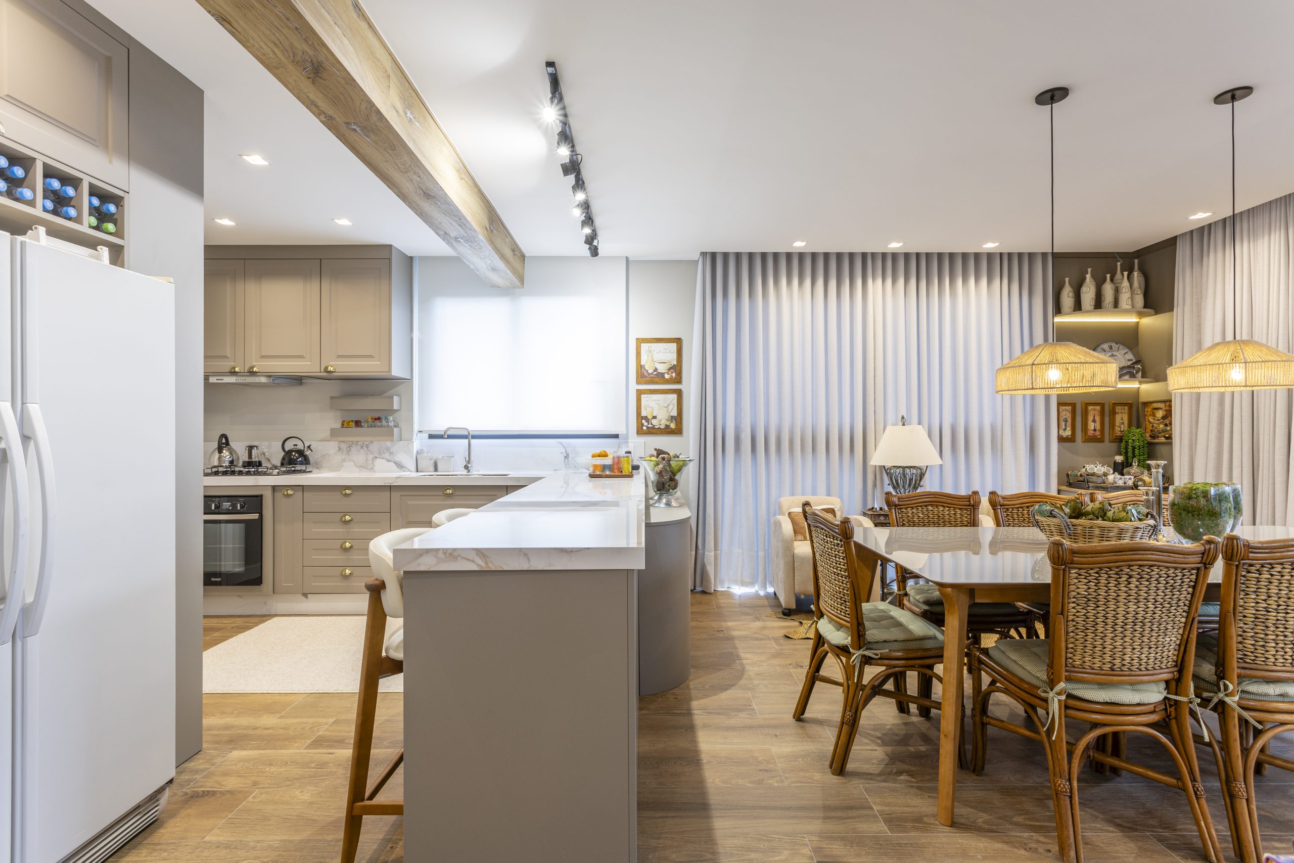 Móveis sustentáveis - Cozinha integrada com - living com móveis vintage - decoração afetiva - um lar que mistura o vintage com o contemporâneo