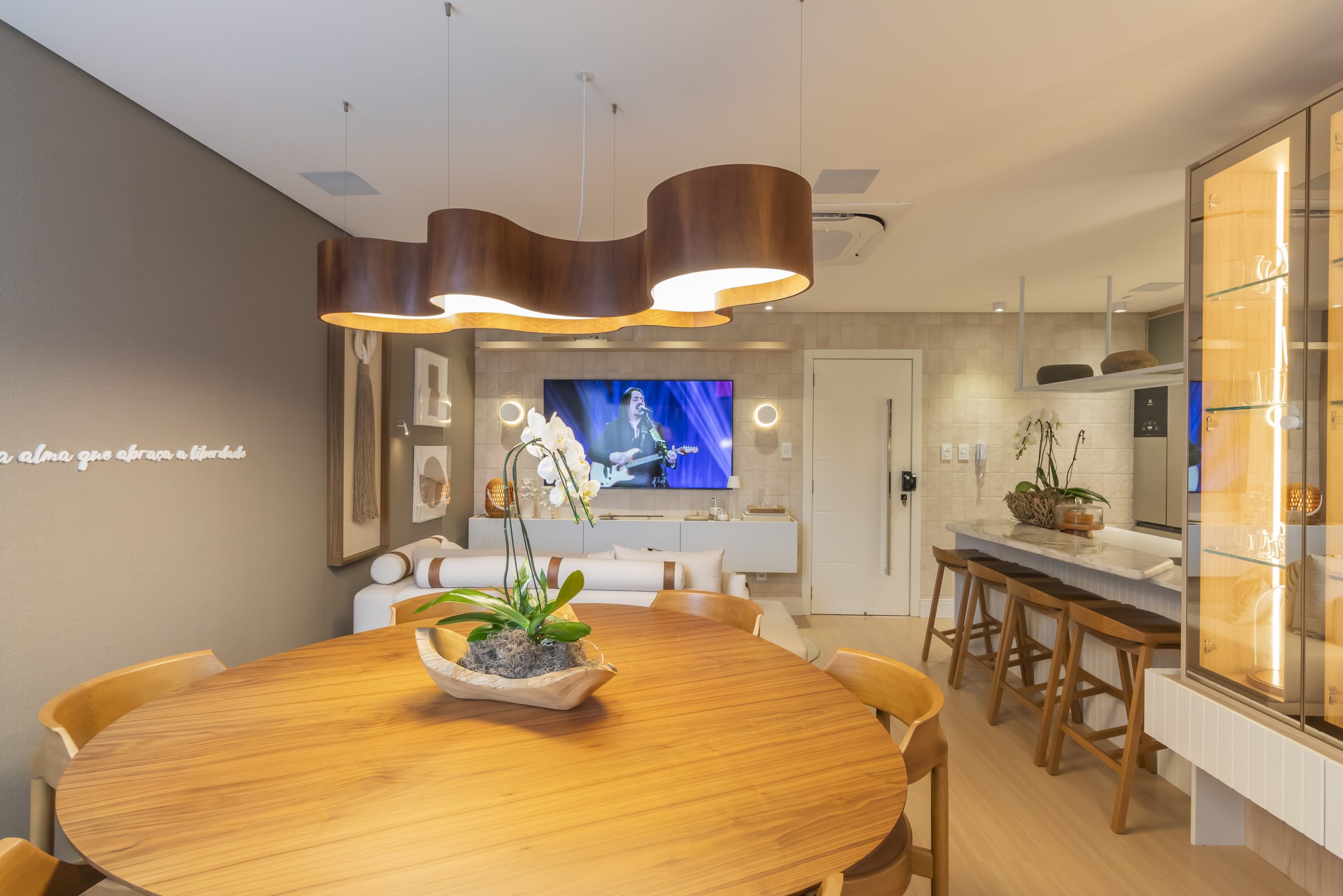 Sala de Jantar Moderno - Living Aconchegante e contemporâneo em tons claros