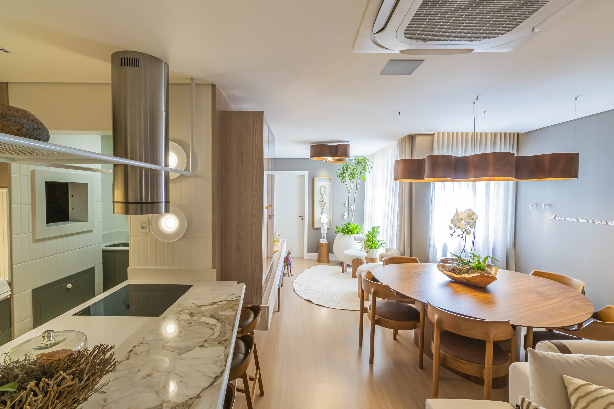 Sala de Jantar Moderno - Living Aconchegante e contemporâneo em tons claros
