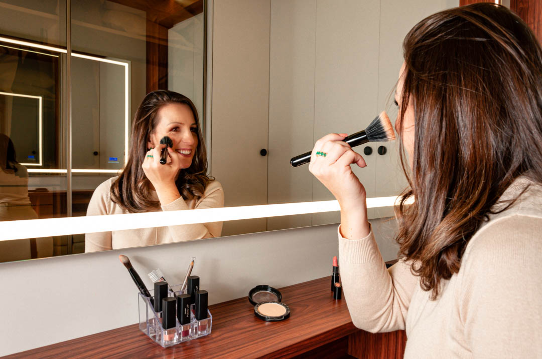 Penteadeira personalizada com camarim e espelho iluminado