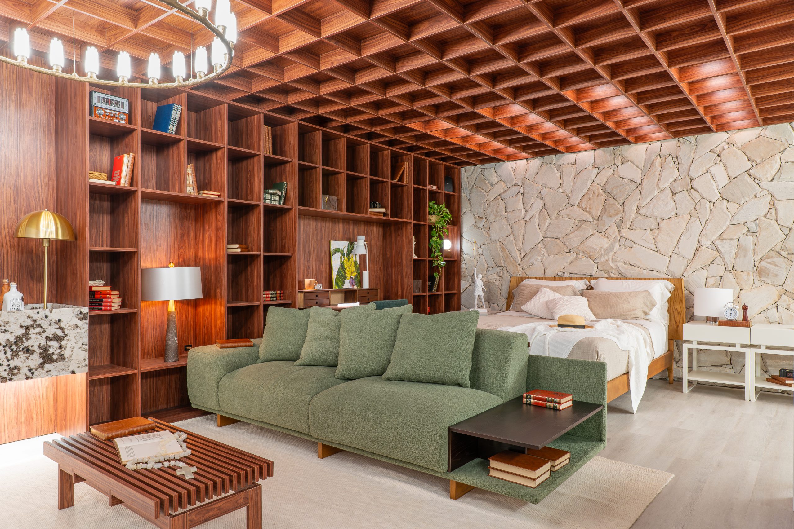 🌊🌱 Studio Terra e Mar | DECORARE SC 2025 @decoraresantacatarina Inspirado nos contrastes que formam o nosso mundo, o Studio Terra e Mar traduz a união entre o primitivo e o contemporâneo. Um espaço com alma: compacto, acolhedor e repleto de soluções inteligentes, onde cada escolha — do quartzito ao mobiliário planejado Finger — revela equilíbrio, beleza e propósito. É assim que criamos ambientes para viver bem: com leveza de brisa e força de raiz.