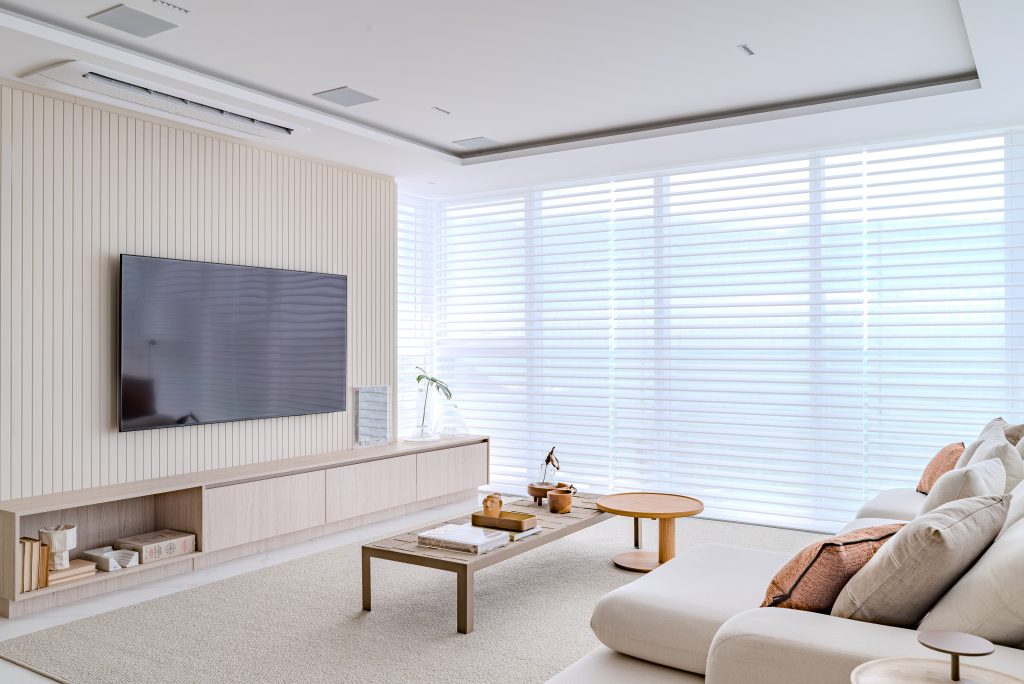 Living em tons claros - apartamento beira mar - atmosfera suave