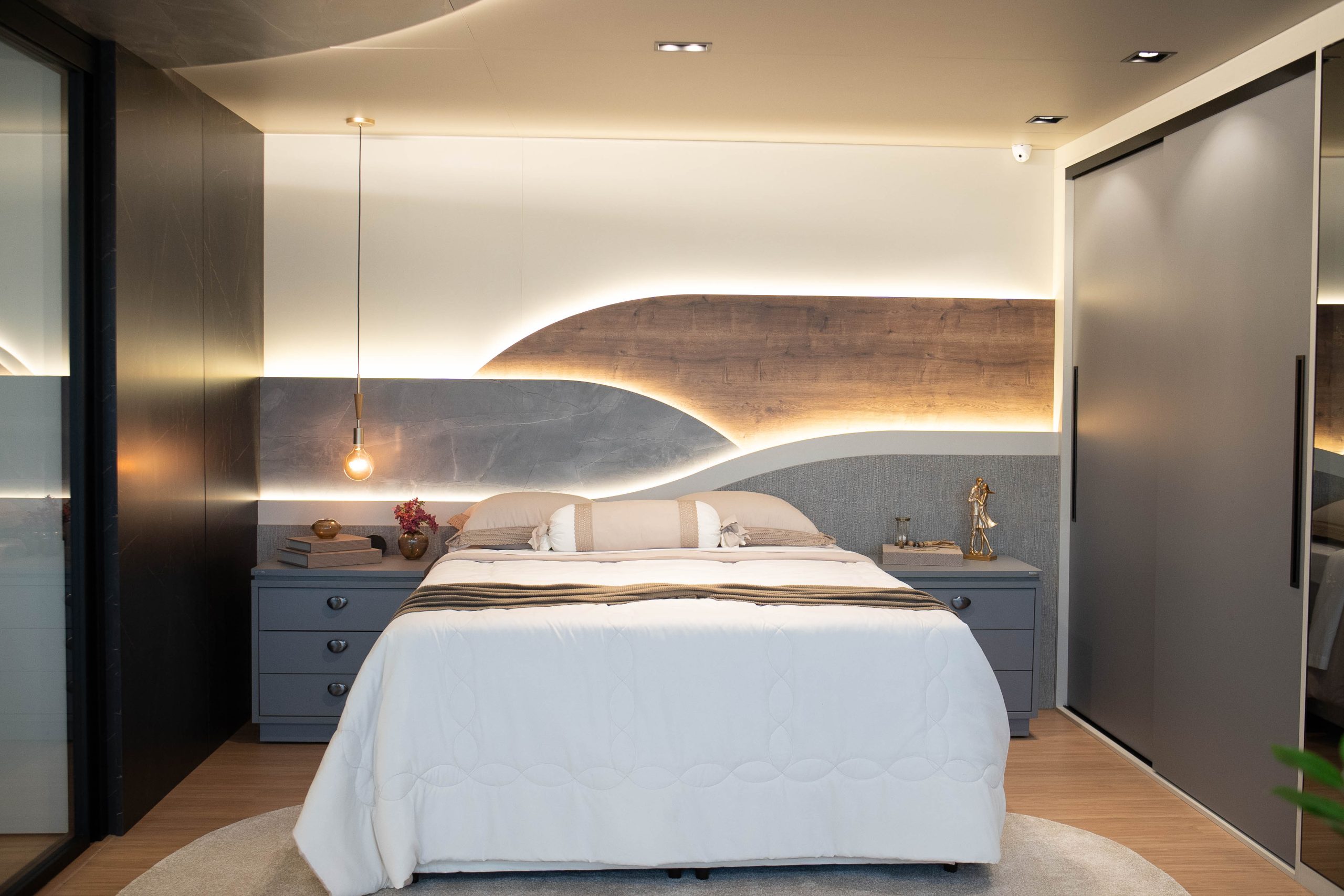 design de interiores - Dormitório Planejado de Alto Padrão - com cabeceira orgânica e curva