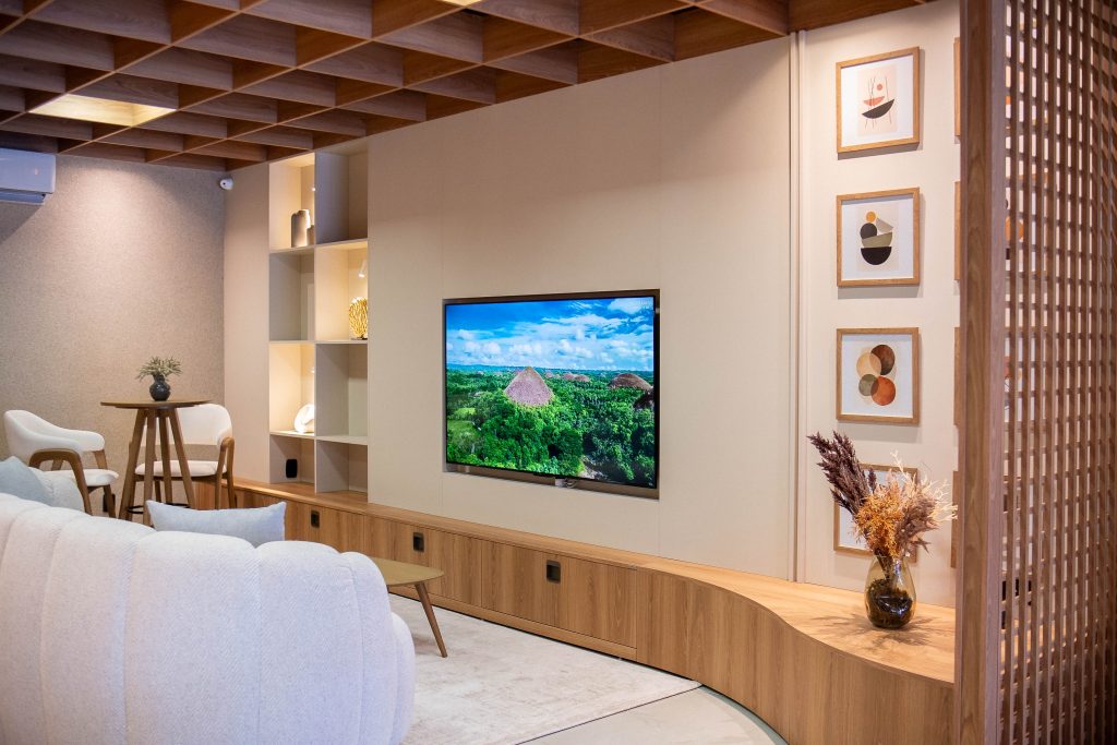 design de interiores - living curvo - Linha Kurve de móveis planejados