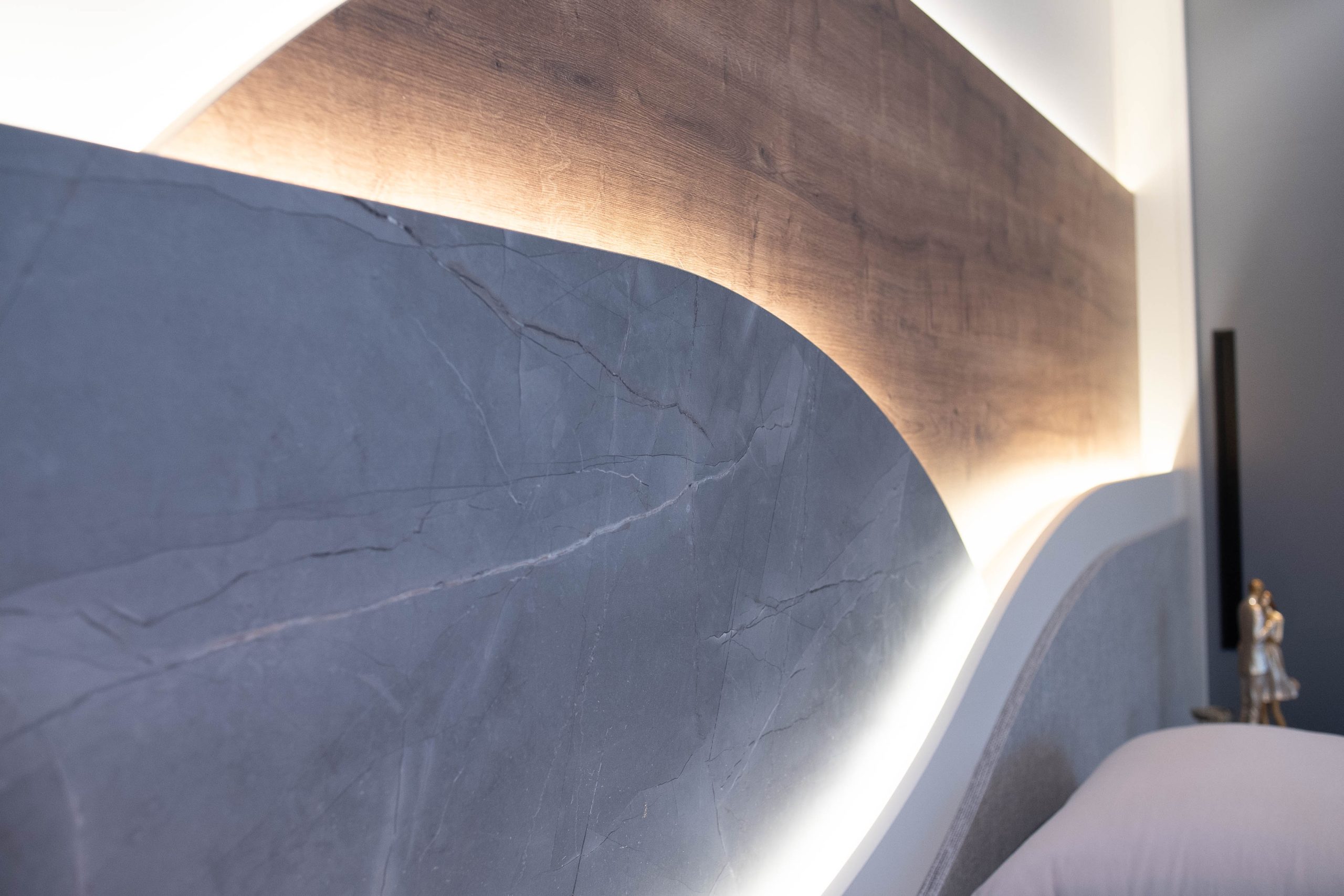 design de interiores - Dormitório Planejado de Alto Padrão - com cabeceira orgânica e curva